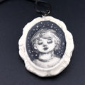 collier médaillon petit dormeur